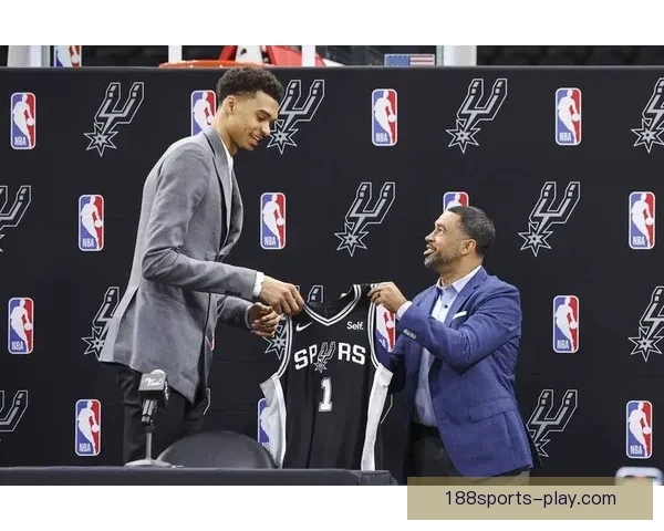 科尔感叹篮筐在文班亚马面前如同玩具 马刺新星明确MVP是未来奋斗目标